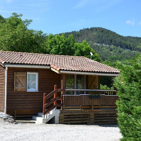ホテルCamping La Mare Aux Fees Roquefeuil エクステリア 写真
