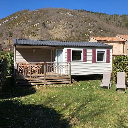 ホテルCamping La Mare Aux Fees Roquefeuil エクステリア 写真