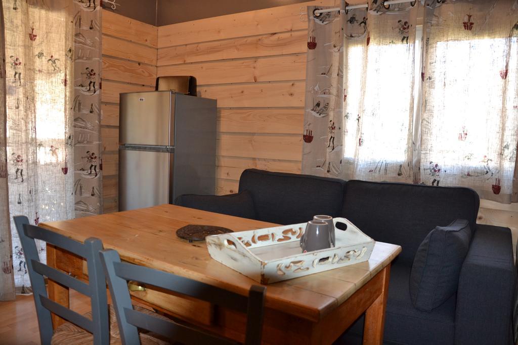 ホテルCamping La Mare Aux Fees Roquefeuil エクステリア 写真