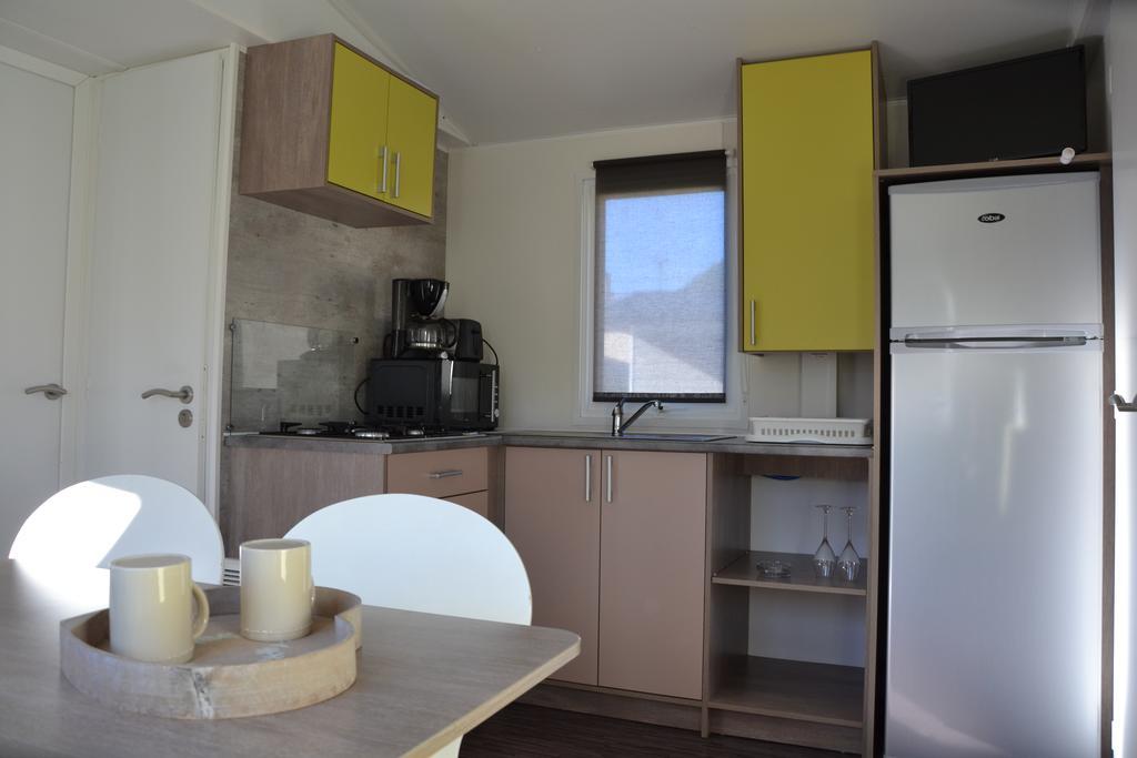 ホテルCamping La Mare Aux Fees Roquefeuil エクステリア 写真