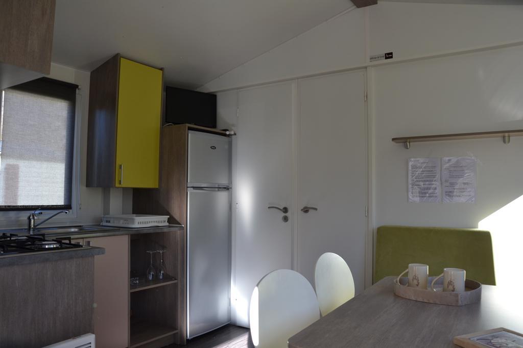 ホテルCamping La Mare Aux Fees Roquefeuil エクステリア 写真