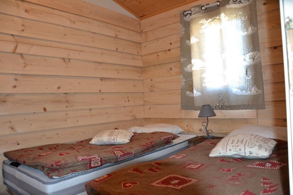 ホテルCamping La Mare Aux Fees Roquefeuil エクステリア 写真