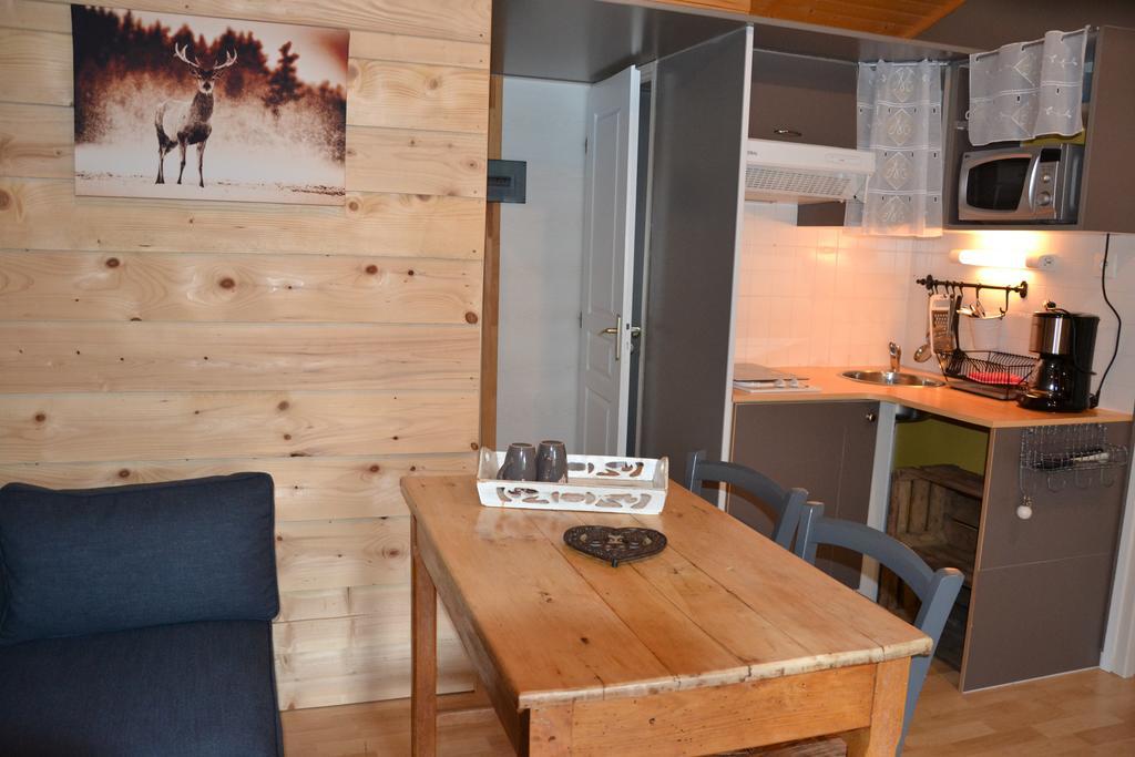 ホテルCamping La Mare Aux Fees Roquefeuil エクステリア 写真