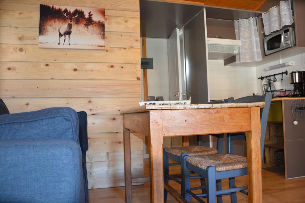 ホテルCamping La Mare Aux Fees Roquefeuil エクステリア 写真