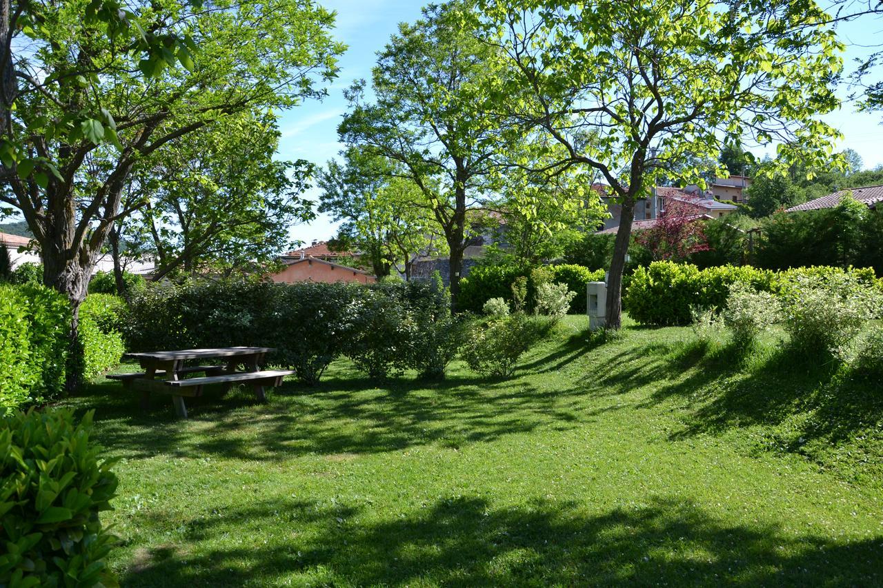 ホテルCamping La Mare Aux Fees Roquefeuil エクステリア 写真