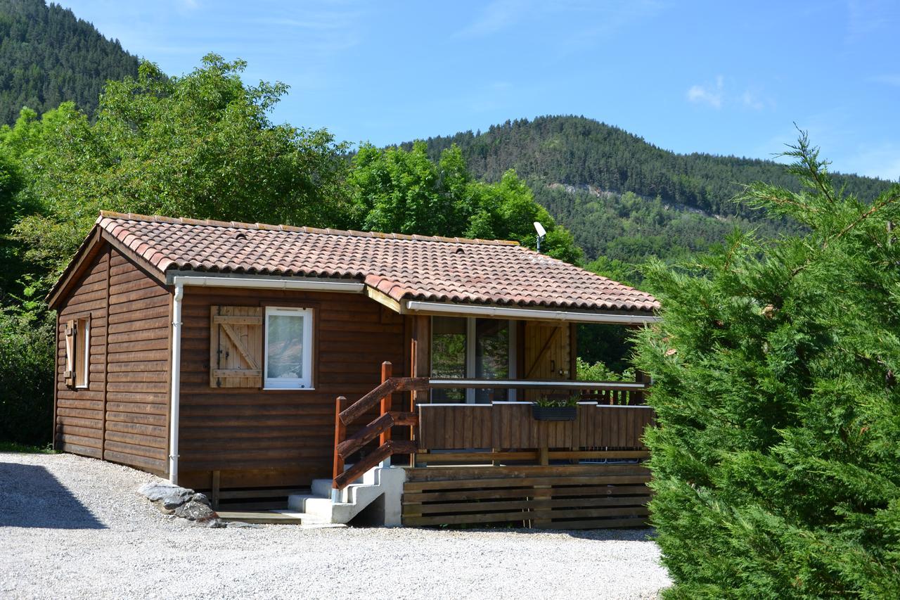 ホテルCamping La Mare Aux Fees Roquefeuil エクステリア 写真