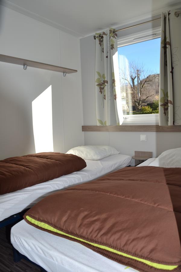 ホテルCamping La Mare Aux Fees Roquefeuil エクステリア 写真