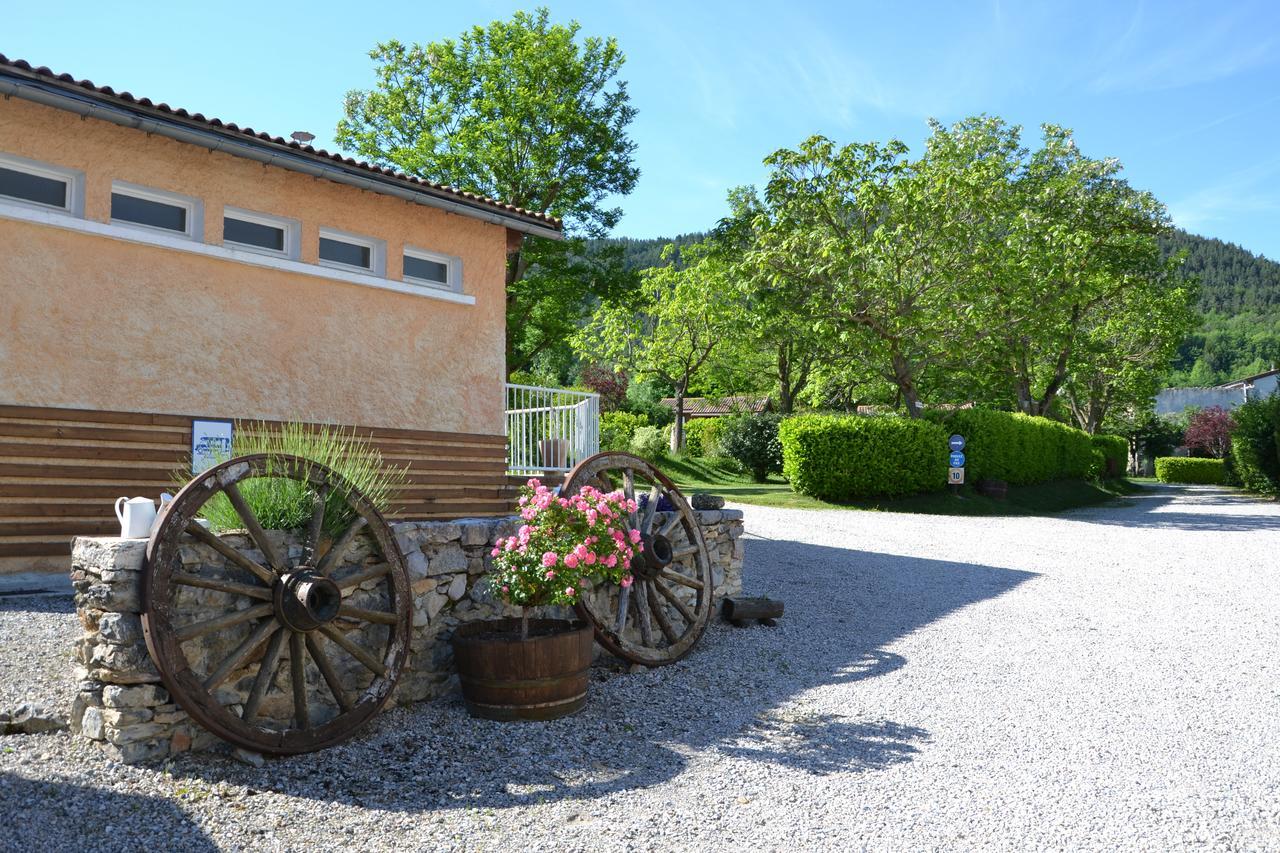 ホテルCamping La Mare Aux Fees Roquefeuil エクステリア 写真