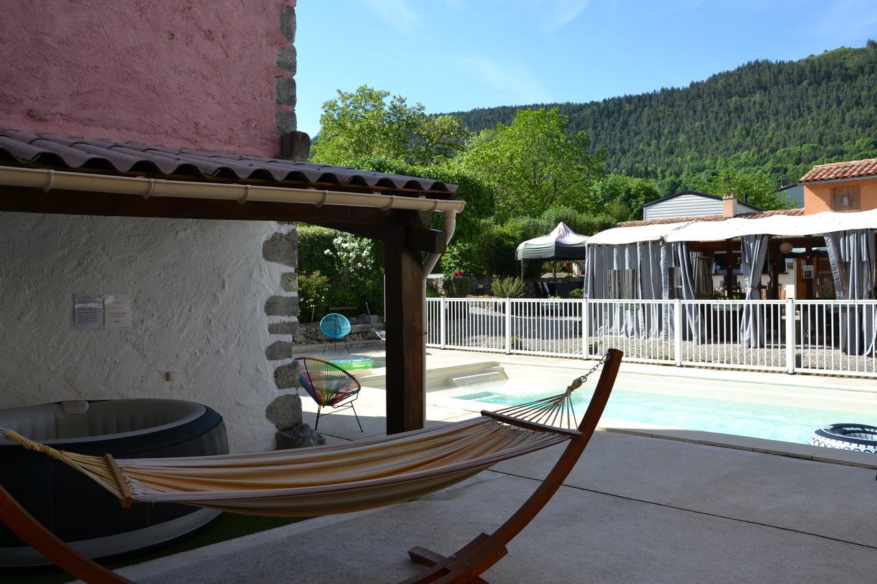 ホテルCamping La Mare Aux Fees Roquefeuil エクステリア 写真