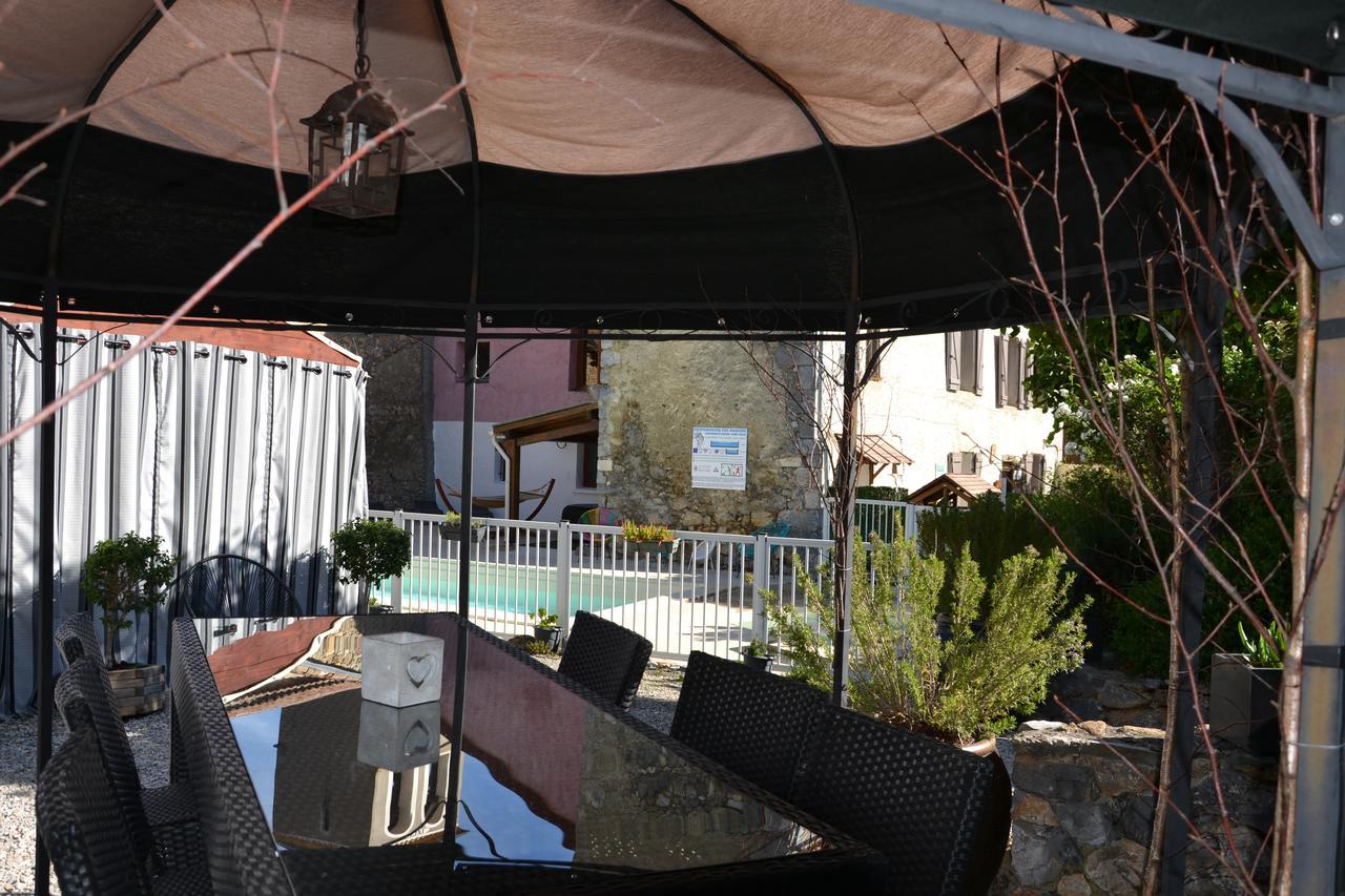 ホテルCamping La Mare Aux Fees Roquefeuil エクステリア 写真