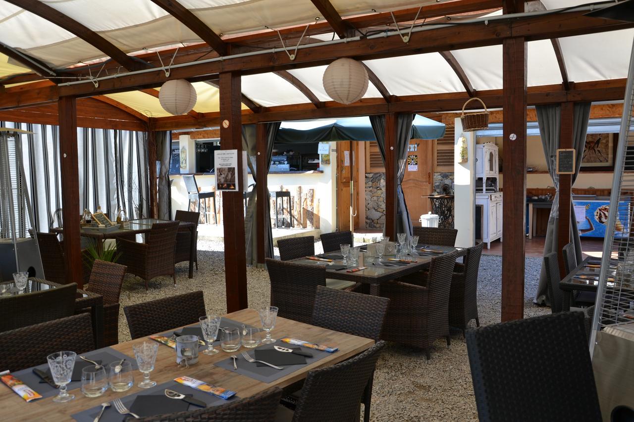 ホテルCamping La Mare Aux Fees Roquefeuil エクステリア 写真