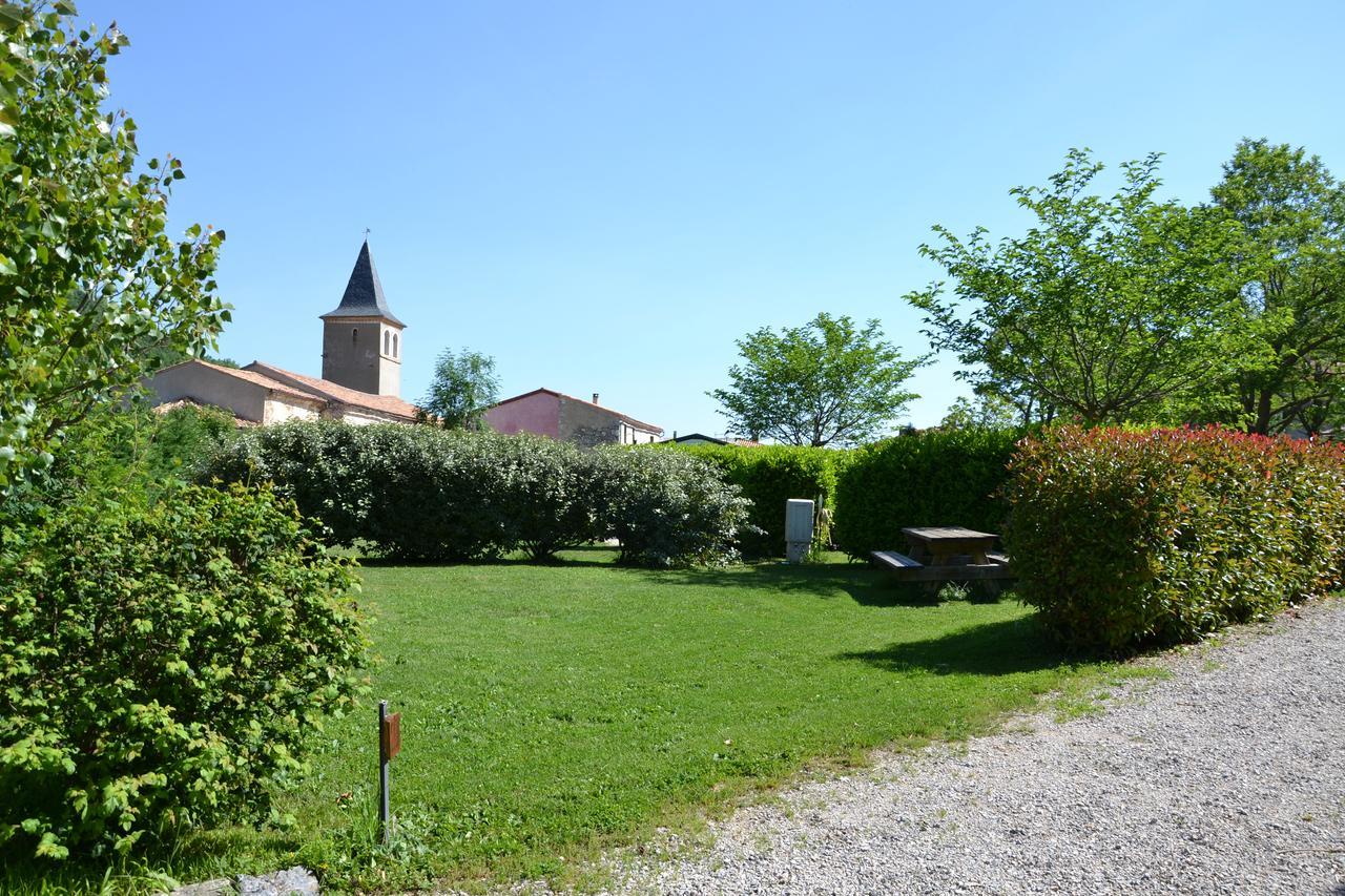 ホテルCamping La Mare Aux Fees Roquefeuil エクステリア 写真