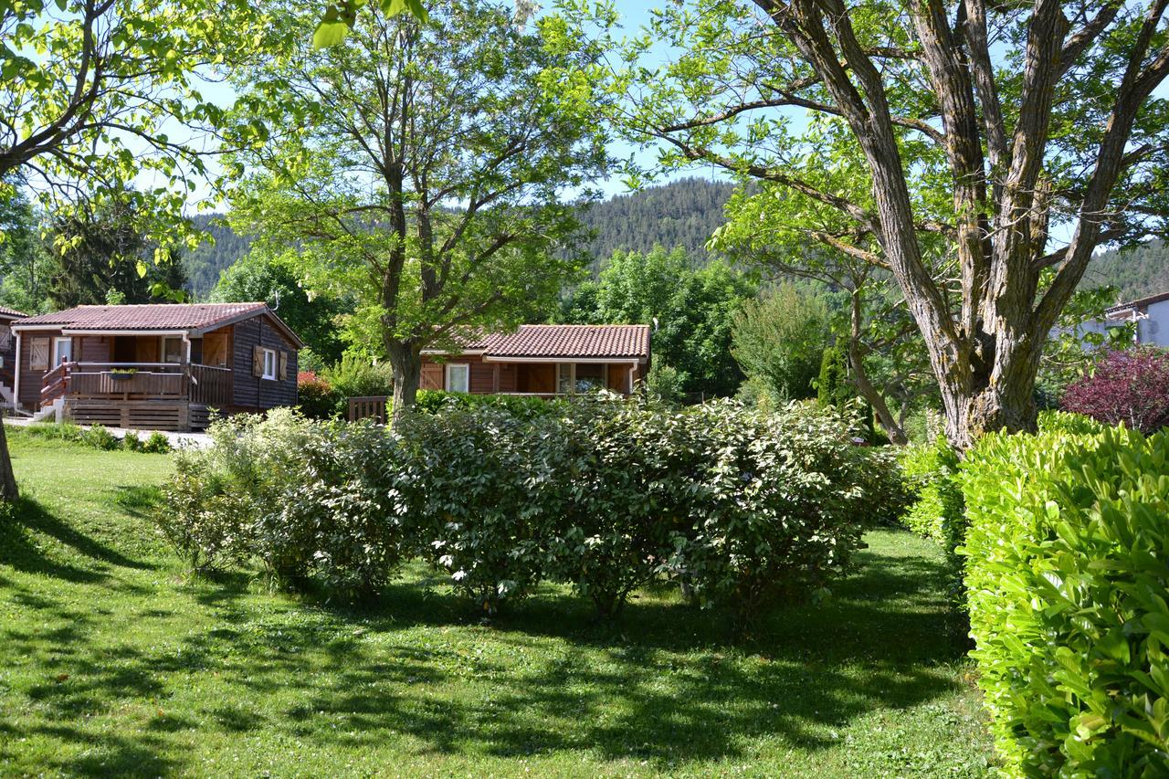 ホテルCamping La Mare Aux Fees Roquefeuil エクステリア 写真