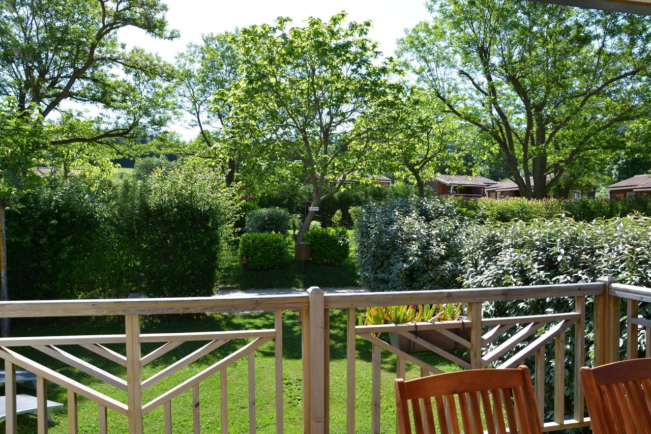 ホテルCamping La Mare Aux Fees Roquefeuil エクステリア 写真
