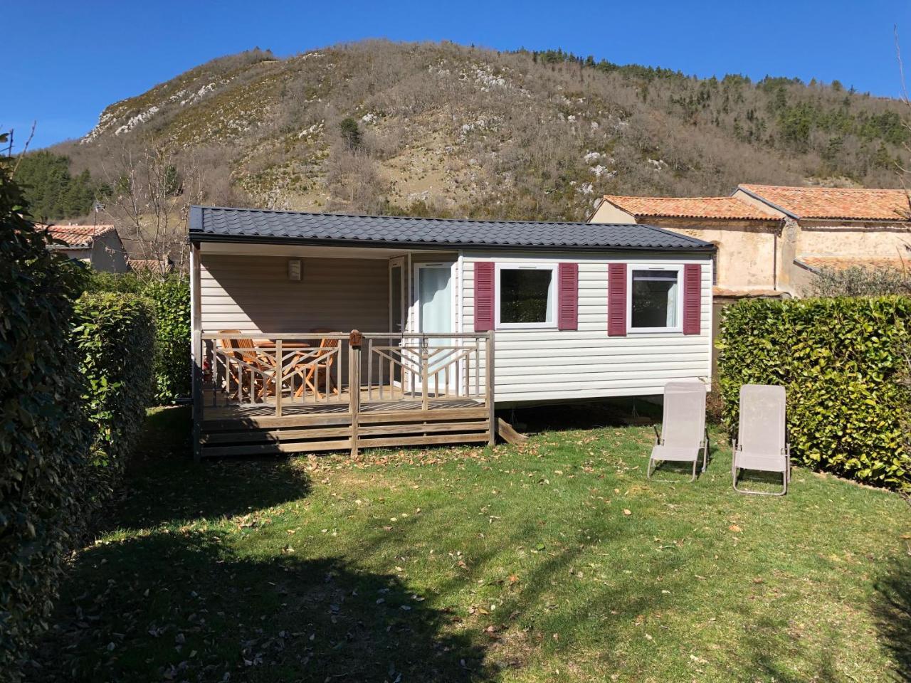 ホテルCamping La Mare Aux Fees Roquefeuil エクステリア 写真